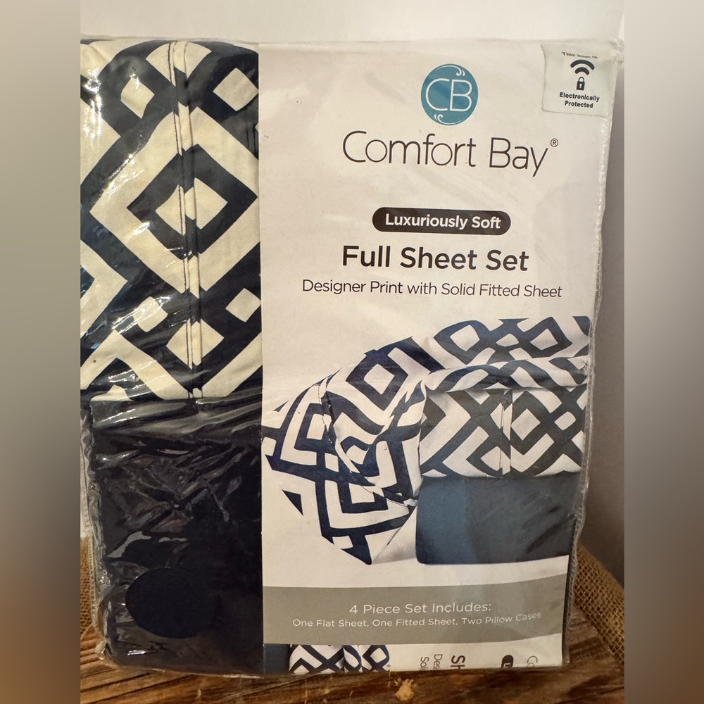 COMFORT BAY FULL SHEET SET New in Package Navy and White design - Picture 5 of 6